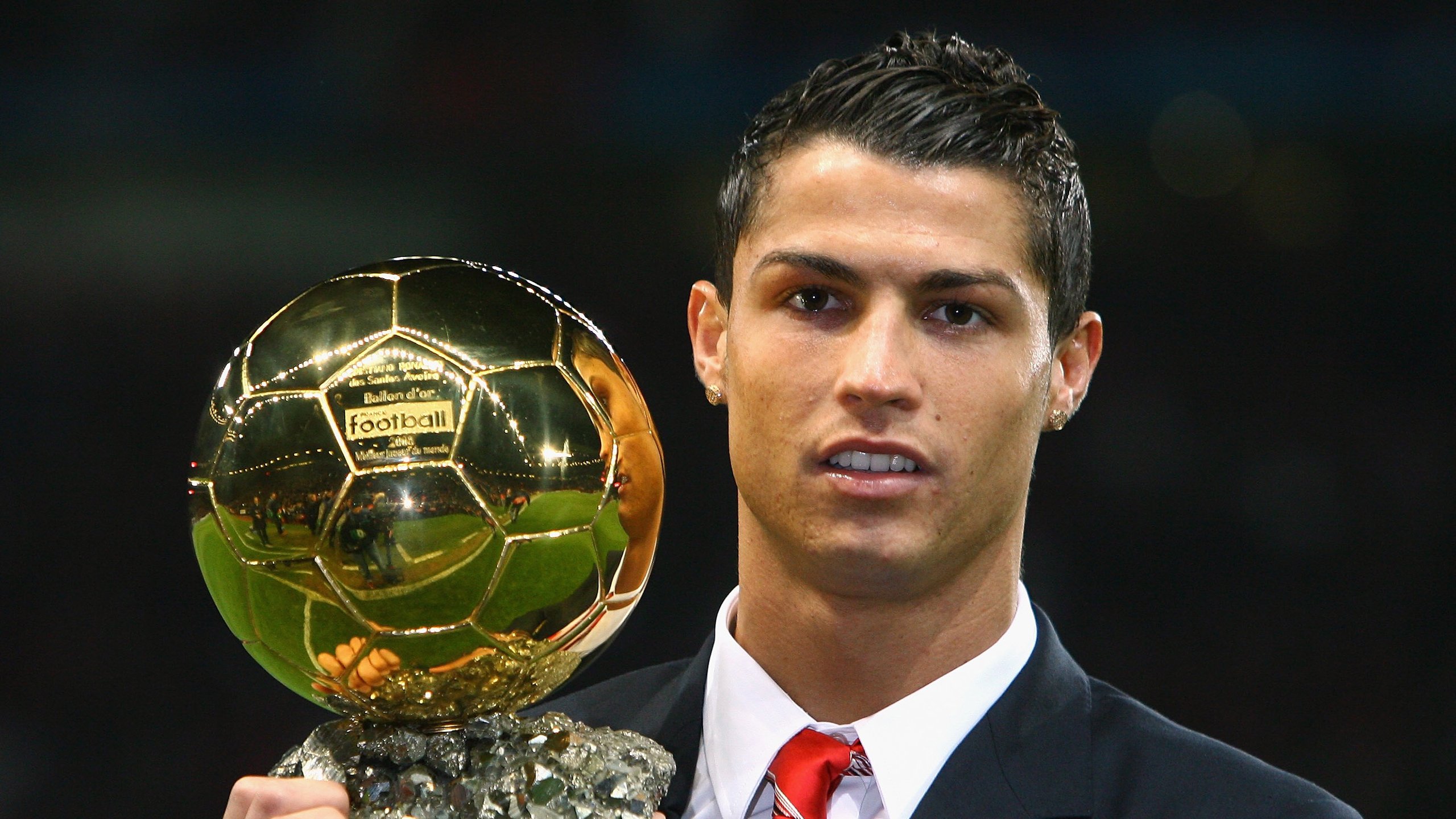 特斯·冯·迪克：展现中场指挥官风采，主宰比赛节奏，冯·迪特里施